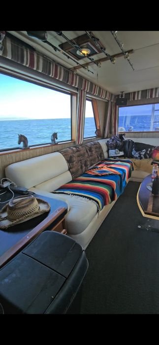 The air-conditioned salon aboard Steel n Time